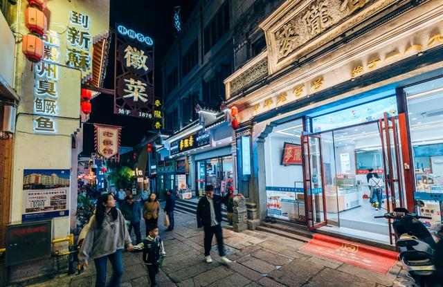 夜泊倒扒狮：在青石巷里打捞六百月光