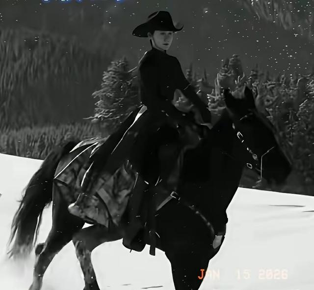 舅舅曝贺娇龙临终细节	，靠机器维持心跳，最后一条朋友圈让人泪目