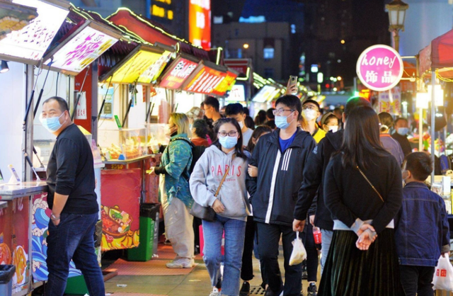 法国小伙来中国旅游，回国后发文称：中国晚上太危险，千万别出门