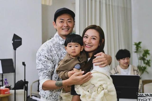 惨！香港女歌手终捱过7年官司低谷，曾被公司要求拔全牙再出道