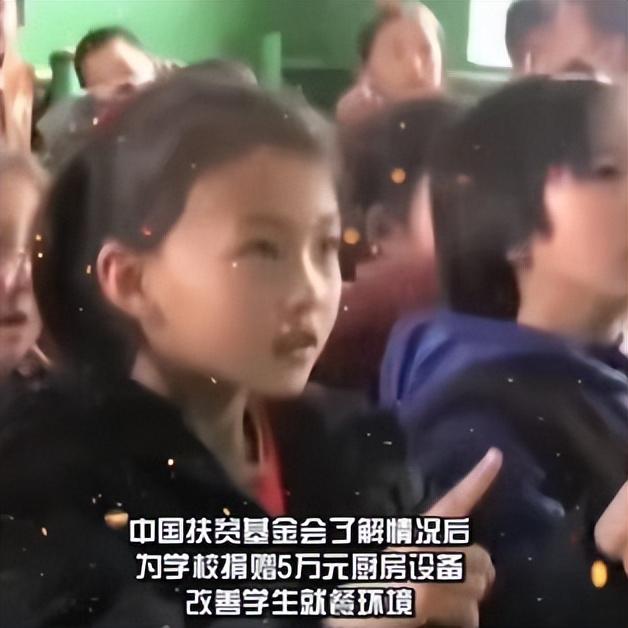 没钱还硬装？宁夏一笑成名拒绝百万签约的小女孩，现在成了这样