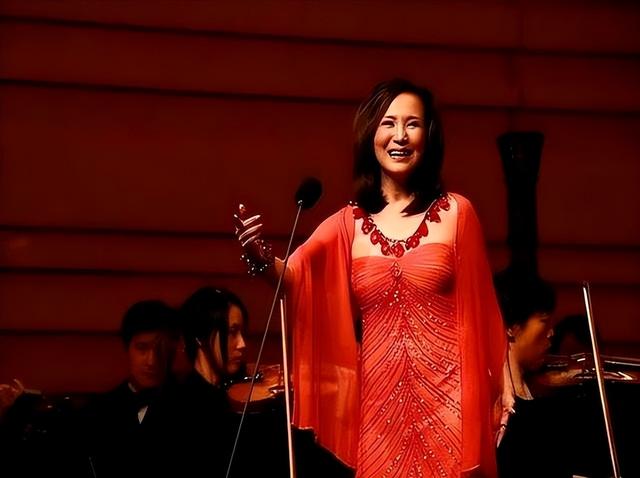 原来早已不是中国籍？事业巅峰远赴美国。被老外“玩腻”晚年回国