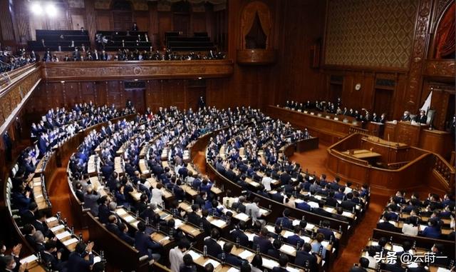 出大事了，轰炸机直逼东京，日本投票结果出来了，或迎首个核武器