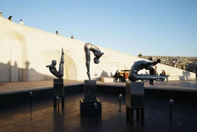 人均卡戴珊，这个忧伤又美丽的小国让我念念不忘