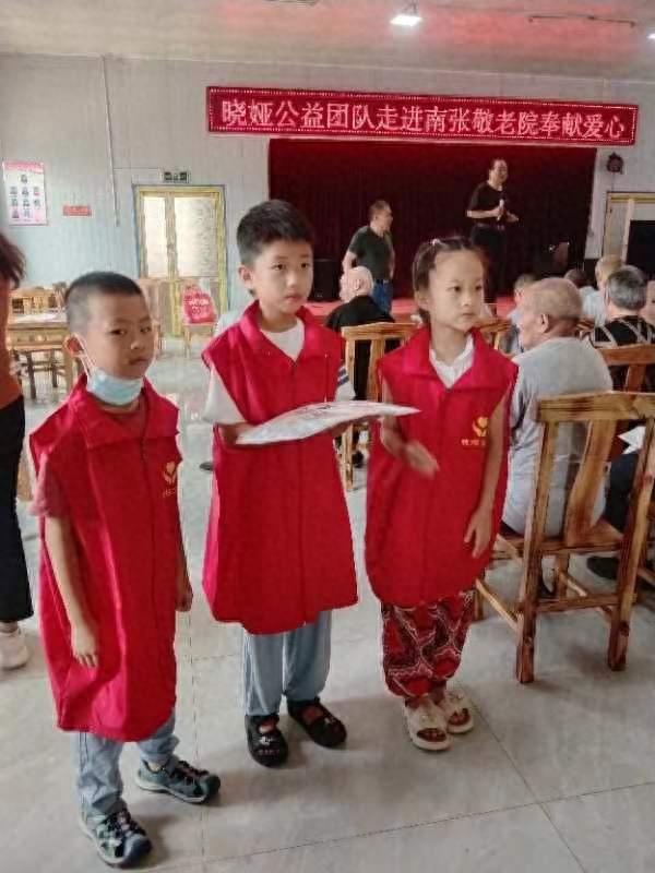 浓浓爱洒敬老院 殷殷情暖老人心