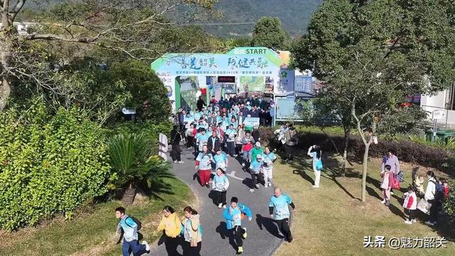 韶关市第34届国际残疾人日徒步活动在我县阳光湖农旅公园举行