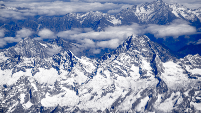 我国藏南二县被一座大山分隔，一旦被打通，藏南将更加稳固