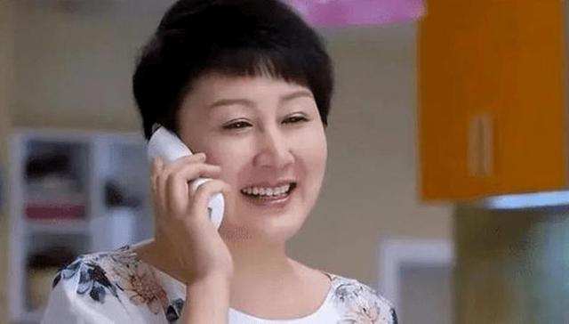 63岁张凯丽也没想到，因阅兵上的一个举动，她的口碑“彻底逆转”