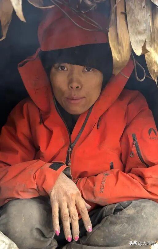 张家界荒野求生赛仅剩16位选手，主办方：多位选手已获赞助和代言，新退出选手赞泡面“太好吃”