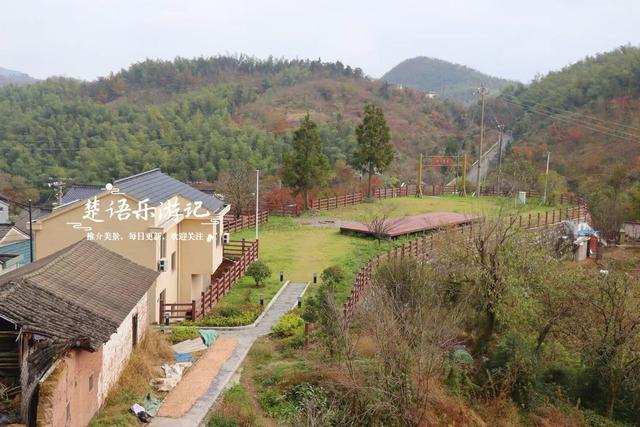 宁波四明山发现一个幽静山村，村口就是红枫银杏胜境，村内更好玩
