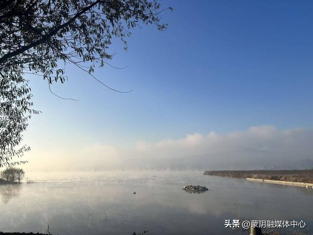 【文化中国行】云蒙湖生态区：初冬水汽氤氲绘就诗意生态画卷（原创）