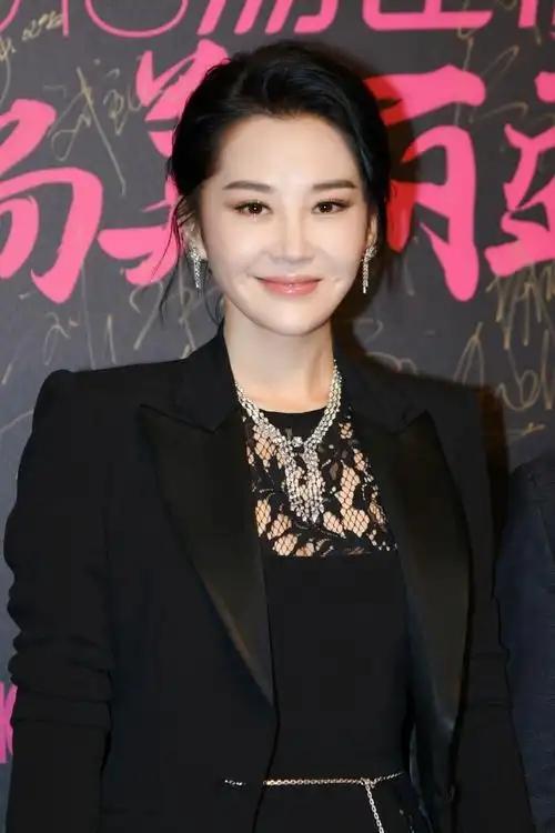 她一生"风流成性、老少通吃"，撩汉无数	，现如今56岁却依旧单身