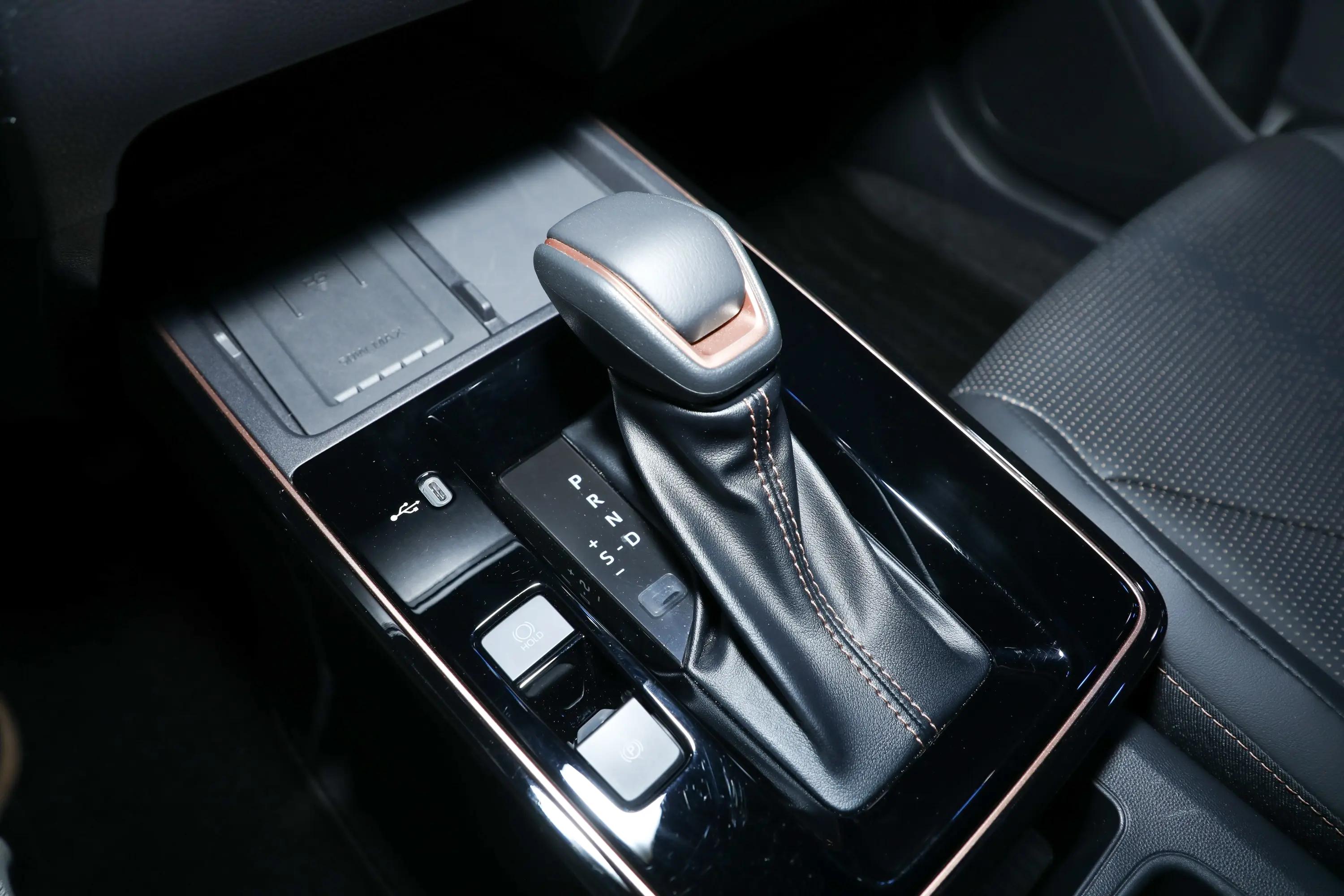 卡罗拉suv2026款型报价表_卡罗拉锐放2.0L CVT配置评测_2026款卡罗拉锐放价格变化