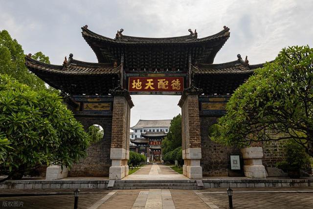 别只知道大理丽江！云南这6座古城，一个比一个惊喜，好吃又好逛