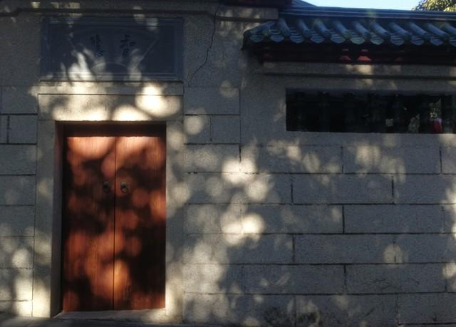 东林寺的秋色，渲染了古寺鎏金，照见一叶一红一禅心