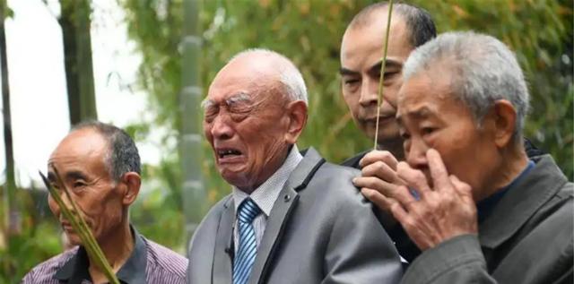 1992年，台湾老兵回湖南探亲却找不到家，村民：你家人都没了