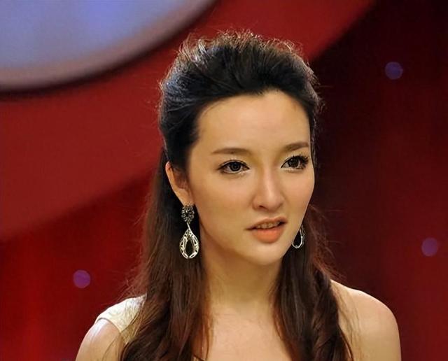王励勤前任：相差9岁热恋无果，2婚又嫁富豪，今39岁身材火辣