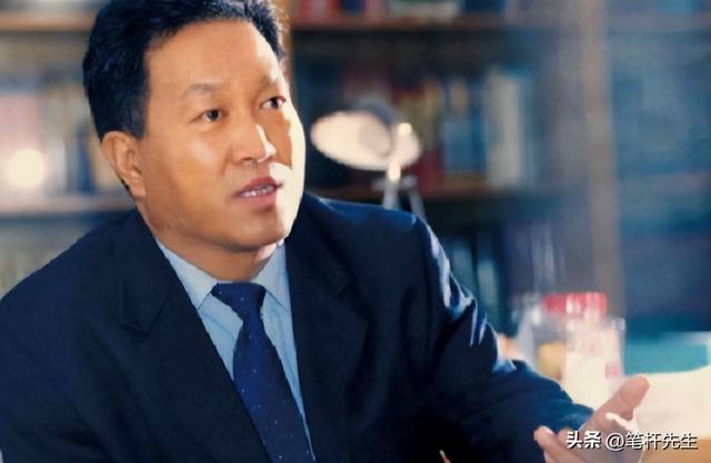 出门有多名女秘书陪伴，非法敛财100亿，昔日首富还是付出了代价