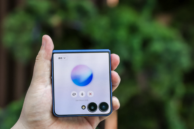 三星新一代Galaxy Z系列 开启折叠屏主动交互新时代