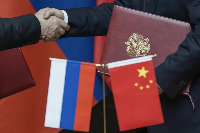 普京专机离开北京后，刚飞出中俄国境线，马上降落在了海参崴
