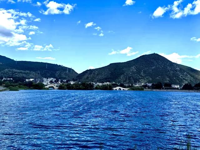 丽江清溪水库!不是景点,却藏着20℃的诗意秘境