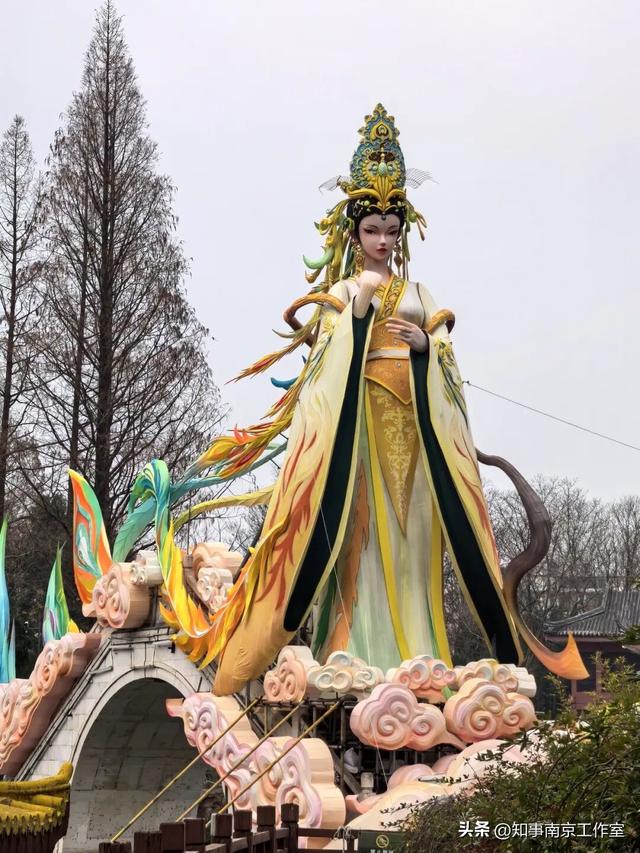 当整个南京都在追光，我在白鹭洲等一场灯与影的相逢