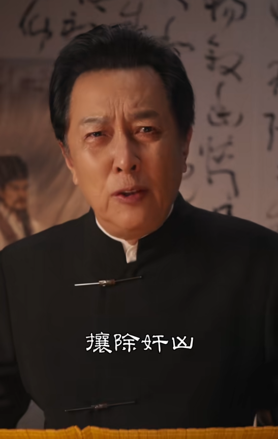 没想到，阅兵结束不到半月，唐国强因一个举动，再次实现口碑暴涨