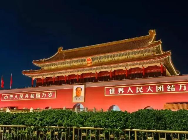 天安门悬挂的为啥不是毛主席的照片,反倒是要挂主席的画像?