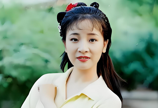 她是国家一级女演员，多次给丈夫戴绿帽，重病丈夫坐轮椅也不离婚