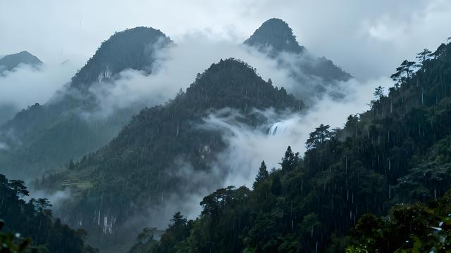 下雨建议去黄果树瀑布吗？雨润飞瀑：黄果树的水墨交响诗