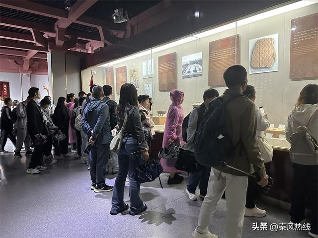 国庆长假首日 千余名游客走进茂陵 祭拜霍去病 体验汉文化