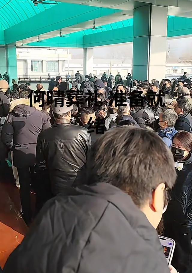 演都不演了！何晴葬礼结束不到24小时，恶心事情发生，还不止一件
