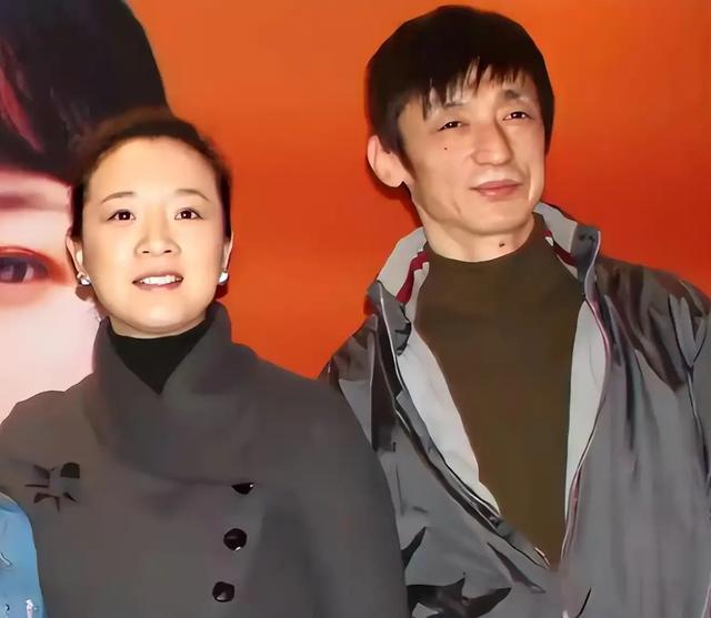 她是国家一级女演员，多次给丈夫戴绿帽，重病丈夫坐轮椅也不离婚