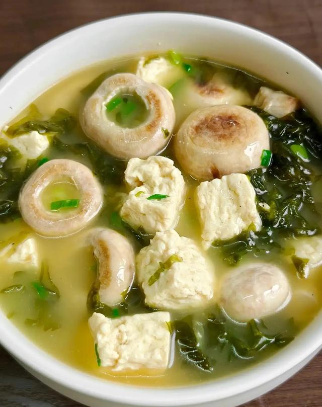 钾是土豆的36倍，建议中老年隔天吃一次，对肝脏好，腿脚更有劲！