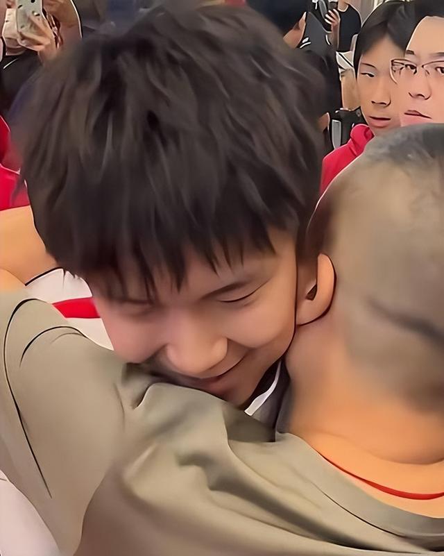 邓亚萍没想到，一场联谊会，彻底暴露王楚钦在乒乓球界的真实地位