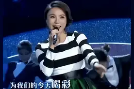 她登上7次春晚后,却因一次错误沦落街头卖唱,悲情落魄令人唏嘘图片