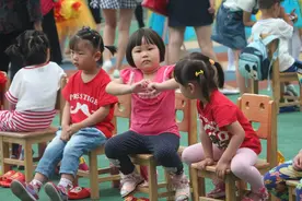 幼儿园老师透露：第一天上幼儿园不哭的孩子，多半出自这3种家庭图片
