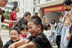 “大桥宝贝”化身小小消防员，快乐过“六一”图片