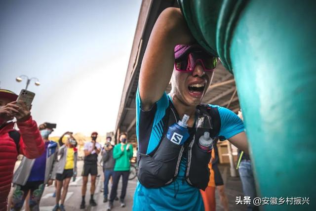 豆瓣评分8.8，这部纪录片的主角始终是那座山