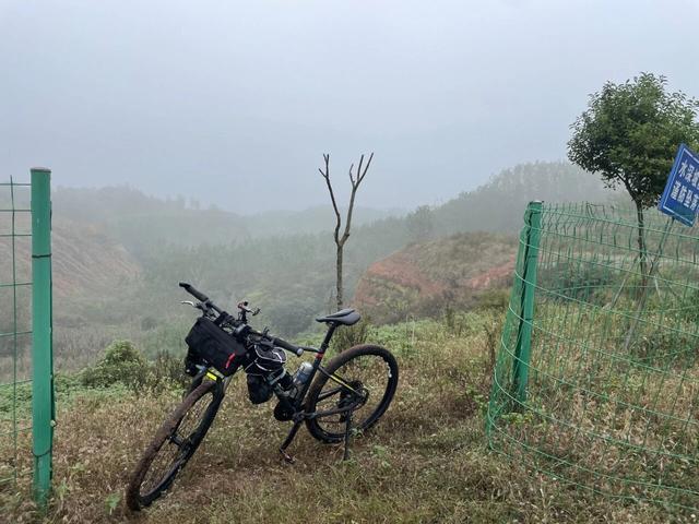 骑游探访六合北横山丹霞地貌