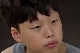 母亲执意生下带病“天生坏种”，14岁少年暴戾行径，让人胆寒图片