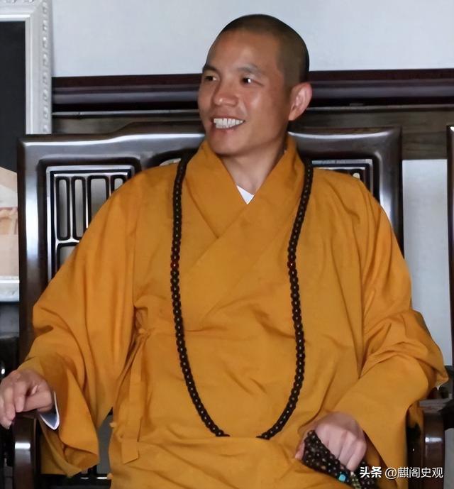 新住持上任不到一天，印乐与美女照片被曝光！与释永信区别太明显