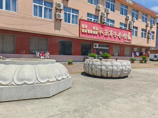 释永信倒台后，老乡才敢说实话，当年他想两三万一户买下整个村