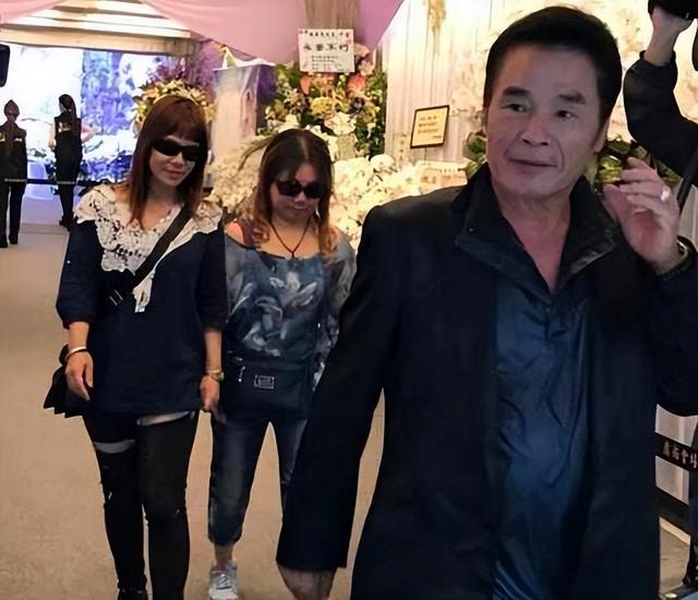 “6个老婆”一屋同住，每人每月7万零花钱，71岁又娶第七房小娇妻