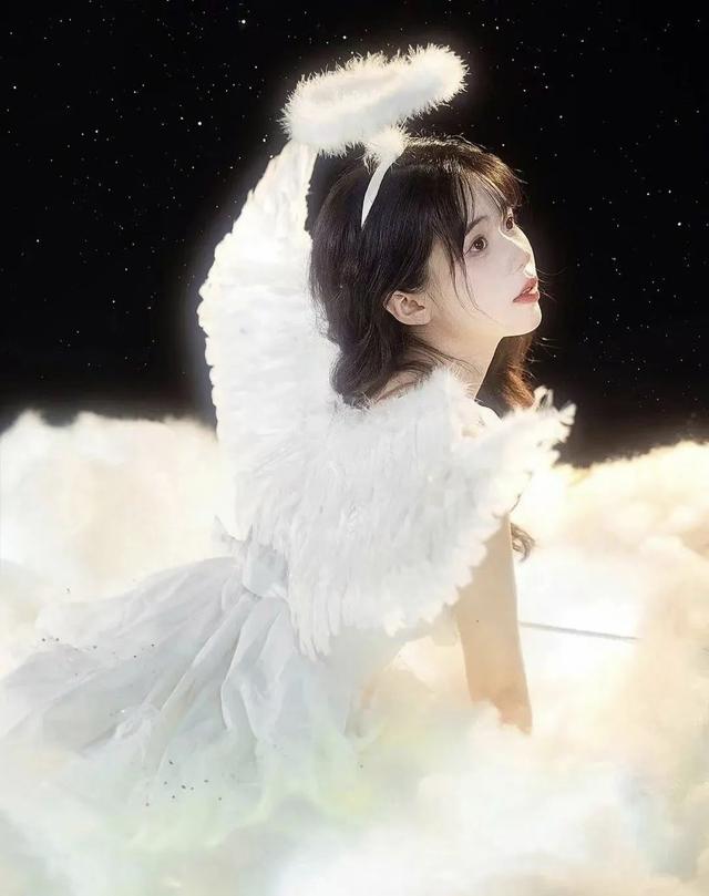 清纯甜美写真｜梦幻天使降临，温柔微笑，星河相伴