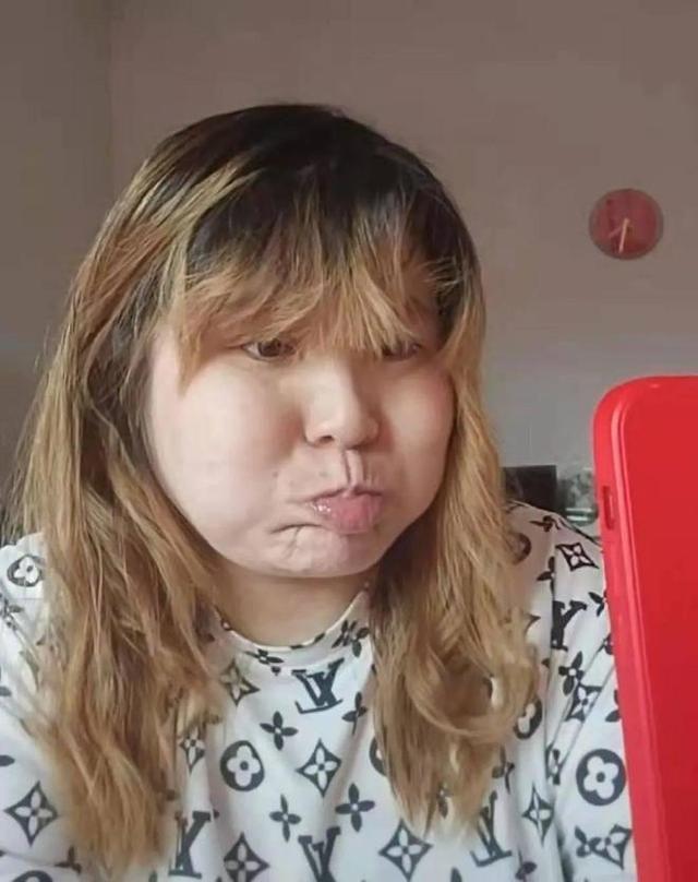 装疯卖傻、丑态百出、目不识丁，到底是谁捧红了这些跳梁小丑？