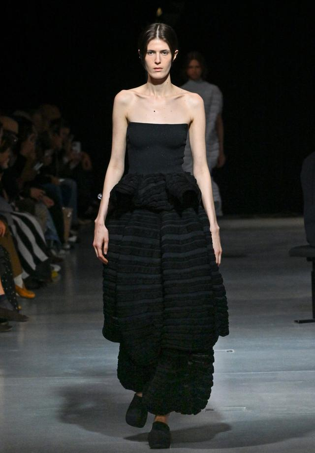 Cfcl 透明如玻璃, 编织着理念, 衣服亦是工具