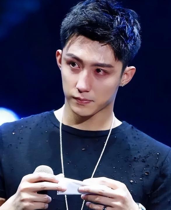 人前光鲜人后心酸，33岁身体出问题的黄景瑜，揭露了内娱的另一面