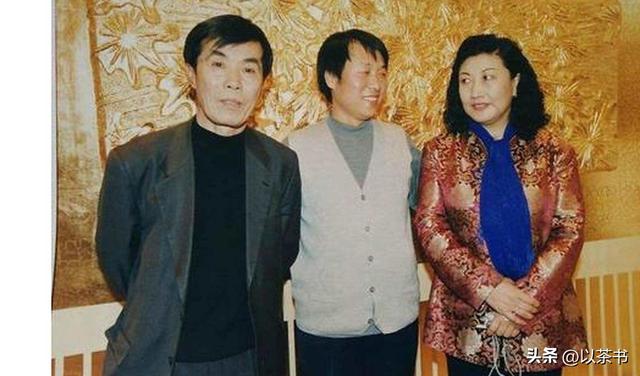 77岁何庆魁自爆已再婚：去年领证妻子比他年轻，直言需要被照顾