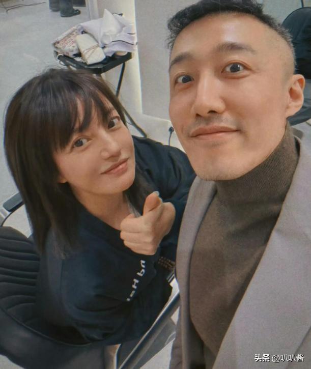 面相又变了！49岁赵薇广东吃饭，又老又瘦没架子，却再无回头路走
